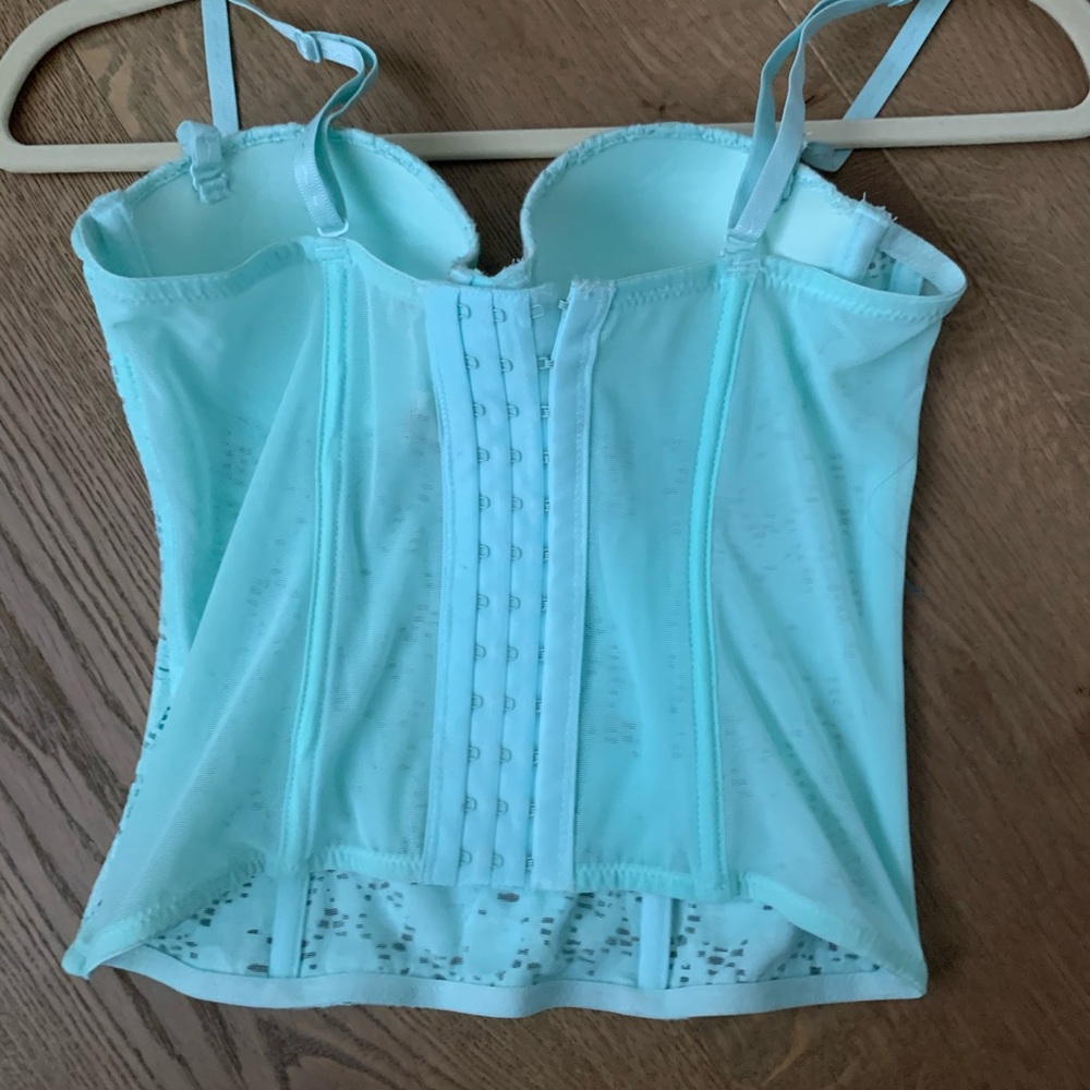 - Cutest white peplum top - Picture 2 of 2